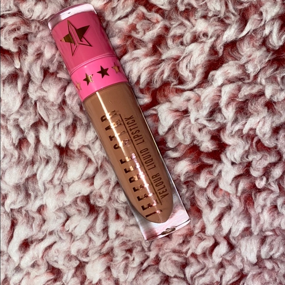 Pink-Nude Jeffree star liquid lipstick